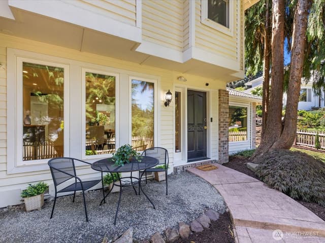 Property photo for 6914 163rd Place SW, Edmonds photo 2