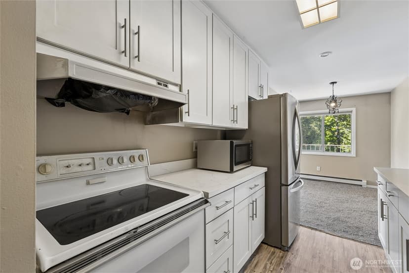 Property photo for 10129 Main St, Bellevue photo 17