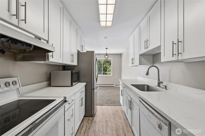 Property photo for 10129 Main St, Bellevue photo 16