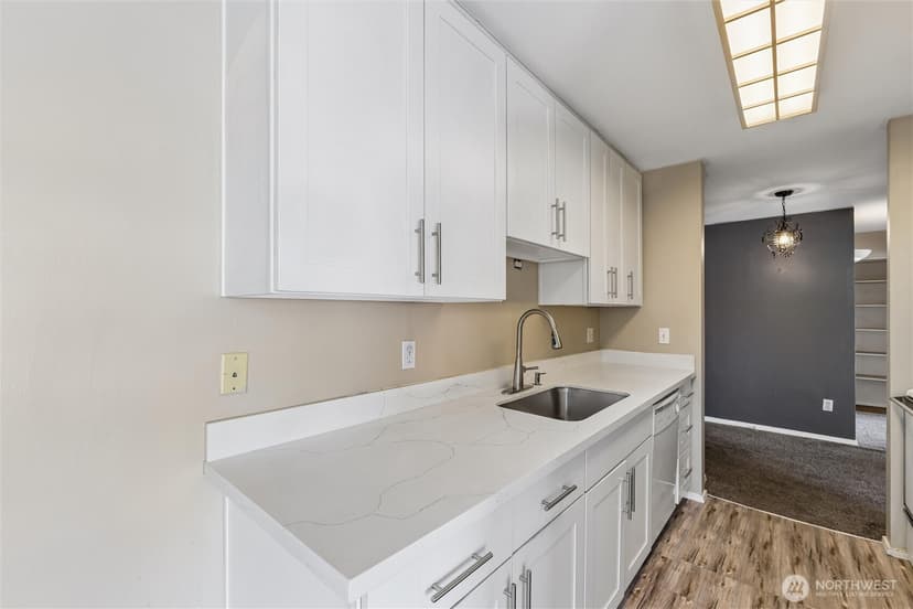 Property photo for 10129 Main St, Bellevue photo 18