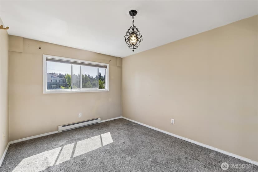 Property photo for 10129 Main St, Bellevue photo 9