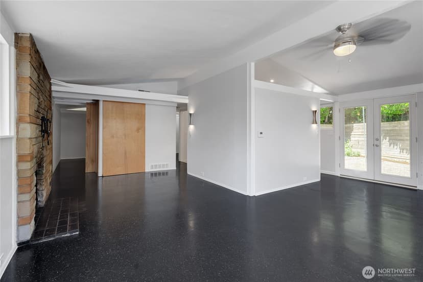 Property photo for 7801 Leschi Road SW, Lakewood photo 3