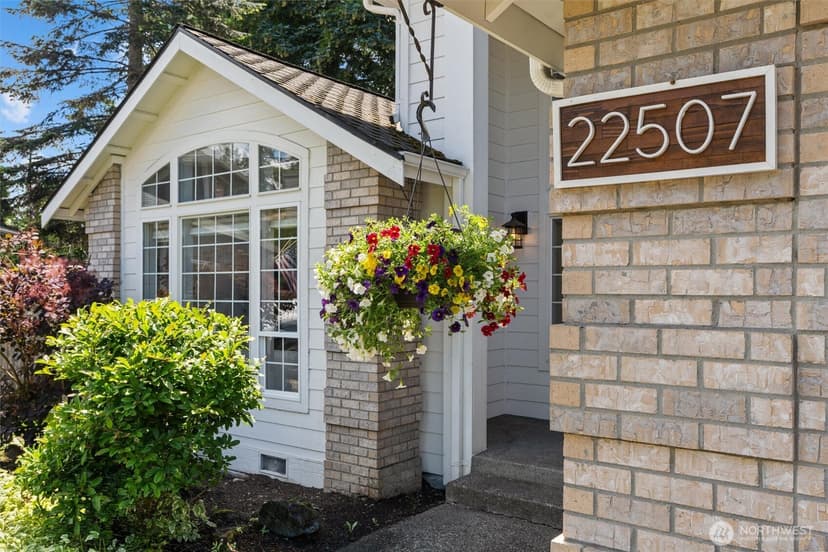 Property photo for 22507 SE 261st Street, Maple Valley photo 3
