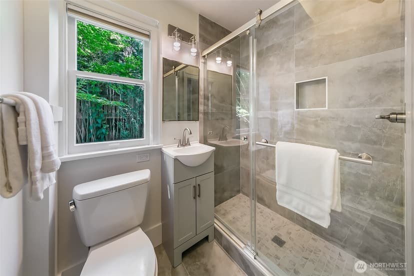 Property photo for 2415 E Newton Street, Seattle photo 11