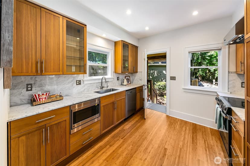 Property photo for 2415 E Newton Street, Seattle photo 9