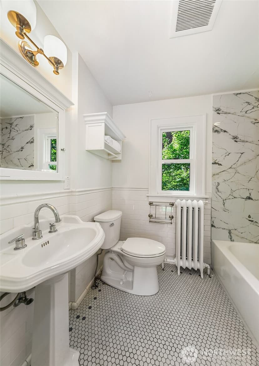 Property photo for 2415 E Newton Street, Seattle photo 18