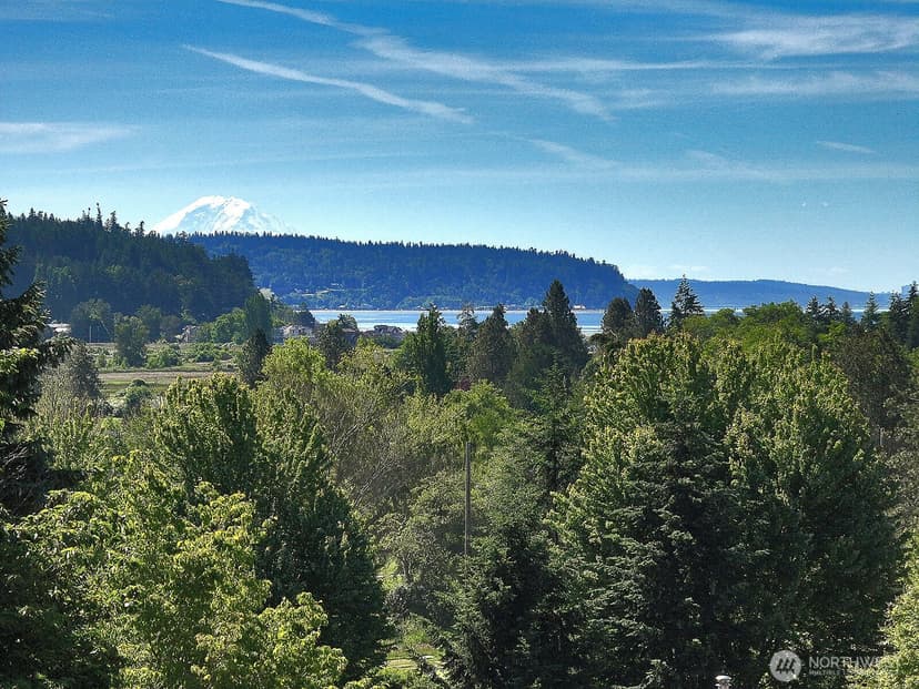 Property photo for 2441 Hillis Drive, Langley photo 3