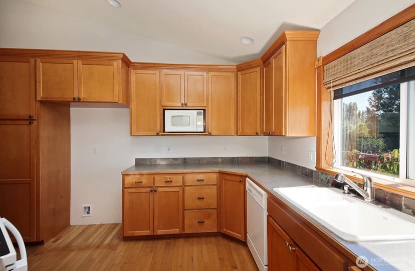 Property photo for 2441 Hillis Drive, Langley photo 23