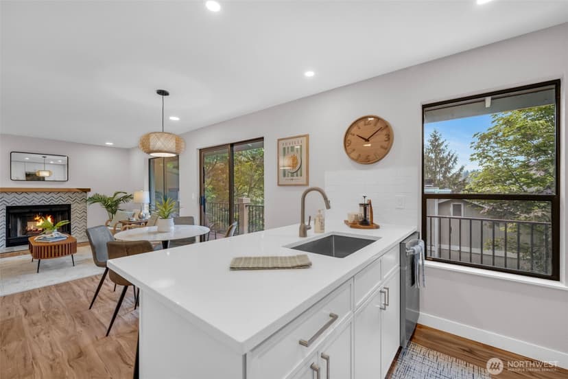 Property photo for 11701 100th Avenue NE #4, Kirkland photo 6