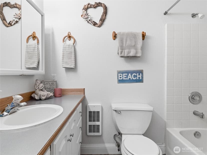 Property photo for 654 Woodland Loop NE, Ocean Shores photo 21