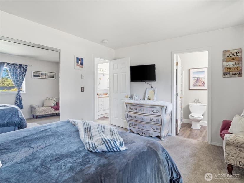 Property photo for 654 Woodland Loop NE, Ocean Shores photo 17