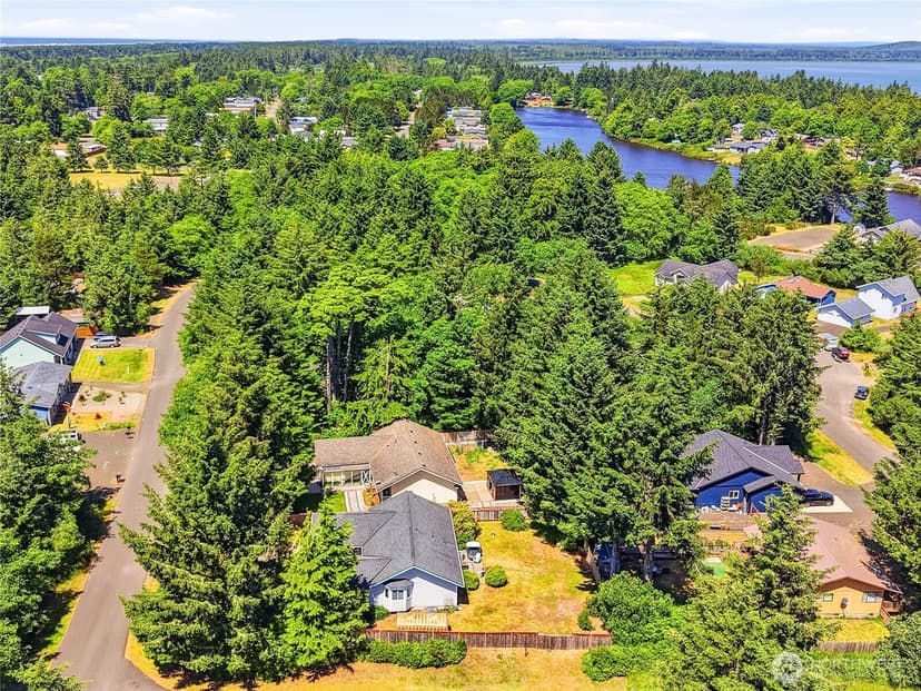 Property photo for 654 Woodland Loop NE, Ocean Shores photo 32
