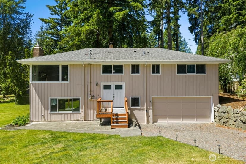 Property photo for 15811 205th Avenue SE, Renton photo 2