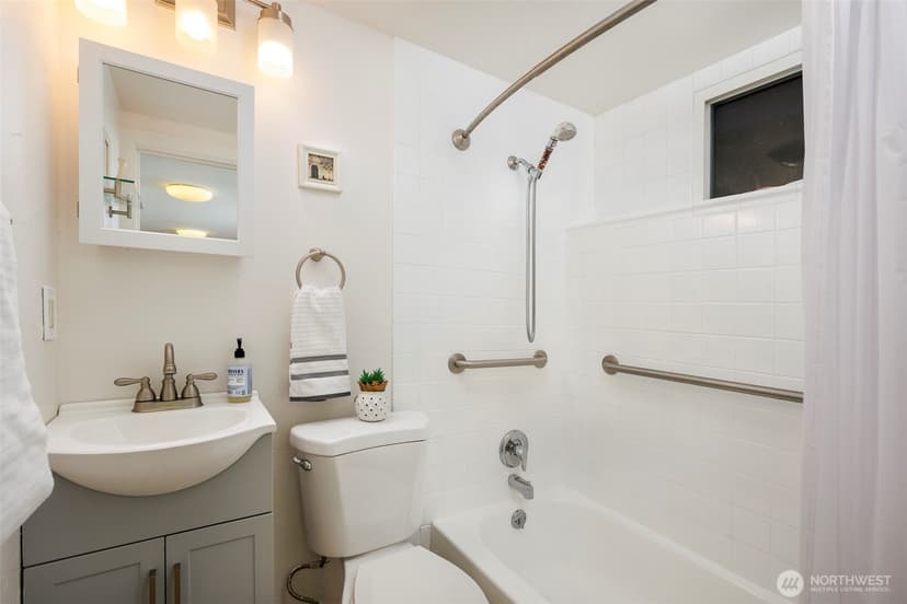 Property photo for 2515 S 118th Street, Burien photo 17