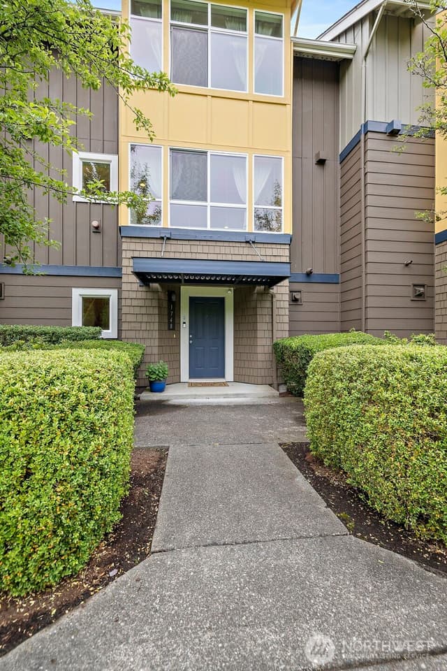 Property photo for 1748 24th Avenue NE, Issaquah photo 2