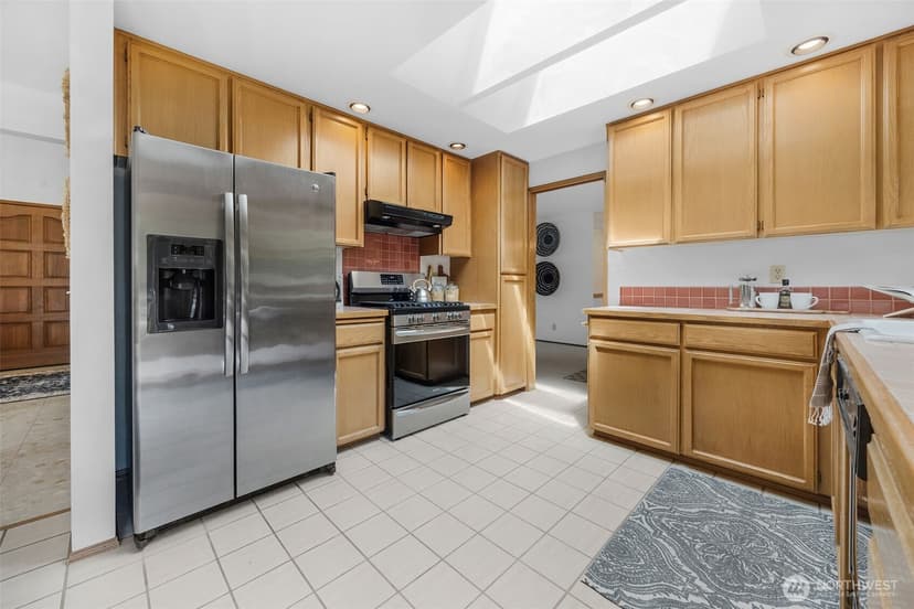 Property photo for 816 Aloha Place, Edmonds photo 14