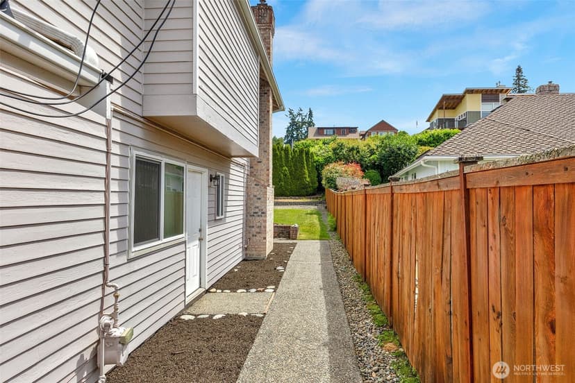 Property photo for 816 Aloha Place, Edmonds photo 20
