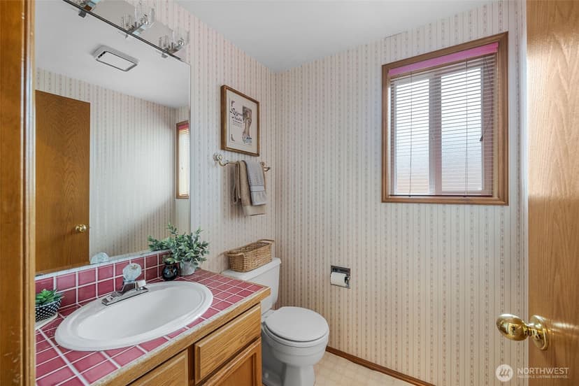 Property photo for 816 Aloha Place, Edmonds photo 24