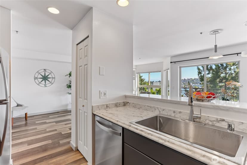 Property photo for 701 Galer Street #813, Seattle photo 13