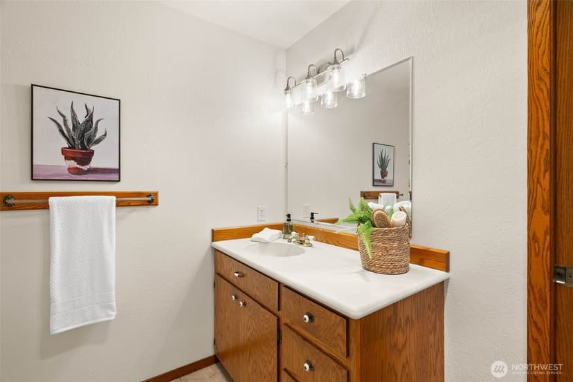 Property photo for 1724 NW Palmer Lane, Bremerton photo 18