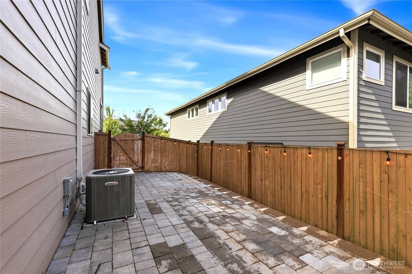 Property photo for 6451 Yorktown Place NE, Bremerton photo 28