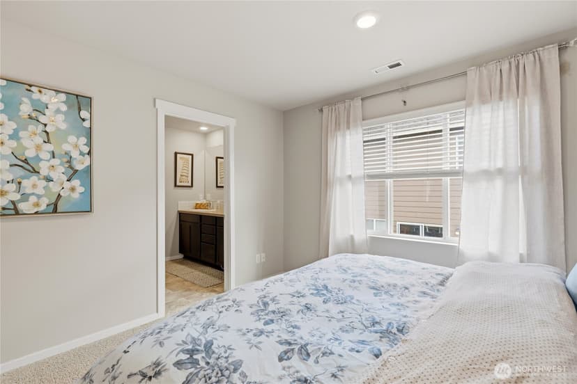 Property photo for 6451 Yorktown Place NE, Bremerton photo 16