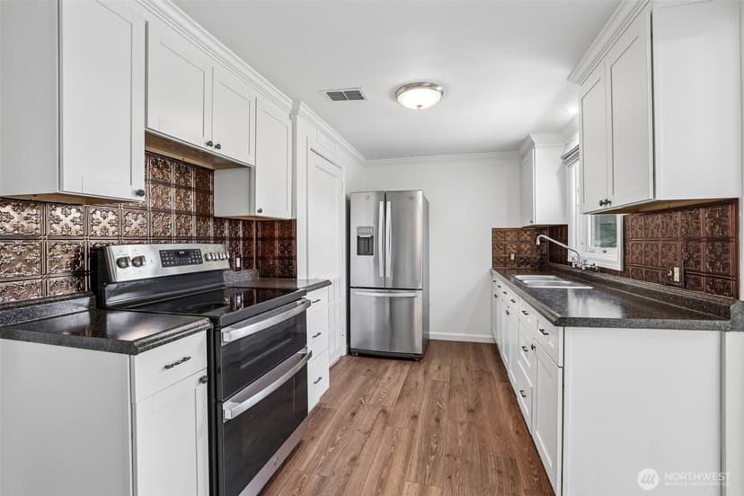 Property photo for 2404 S 121st Street, Seattle photo 13