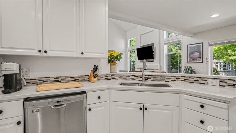 Property photo for 511 Elma Place NE, Renton photo 13