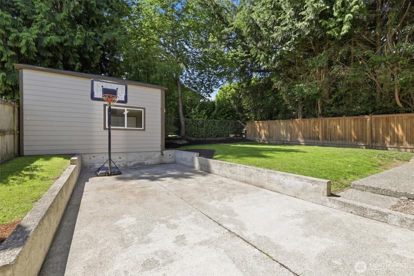 Property photo for 18823 SE 42nd Street, Issaquah photo 32
