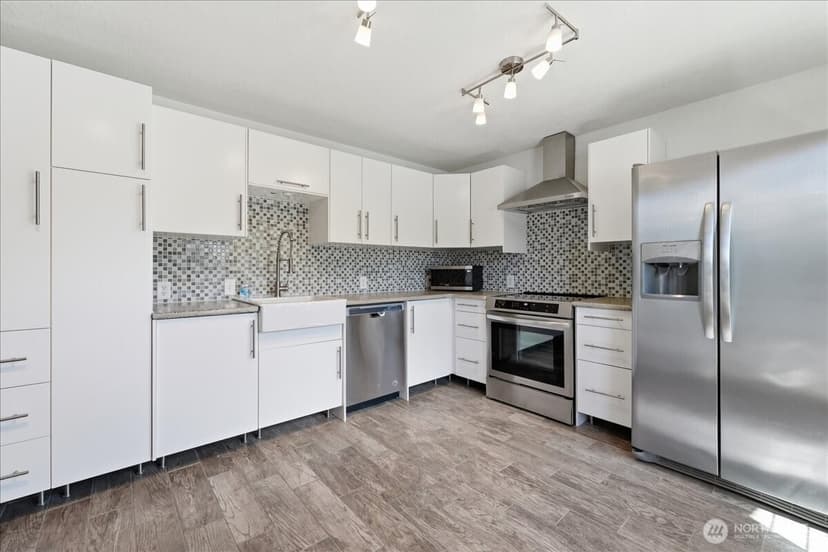 Property photo for 330 W Highland Avenue, Chelan photo 5