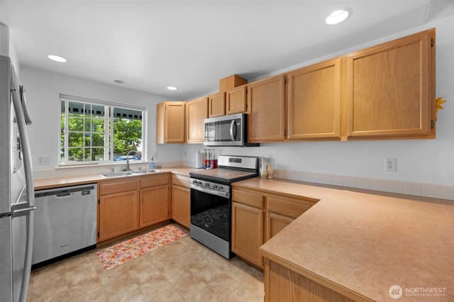 Property photo for 19404 Crown Ridge Boulevard, Arlington photo 2