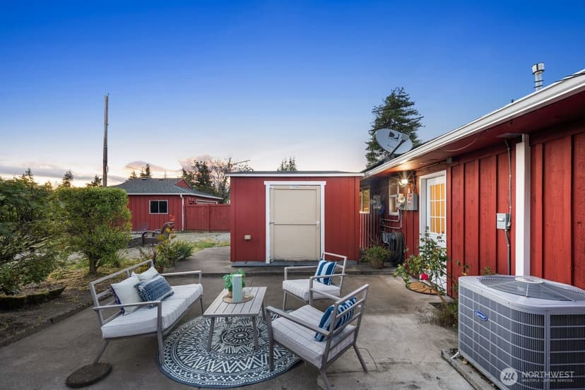 Property photo for 10702 Douglas Drive SW, Lakewood photo 17