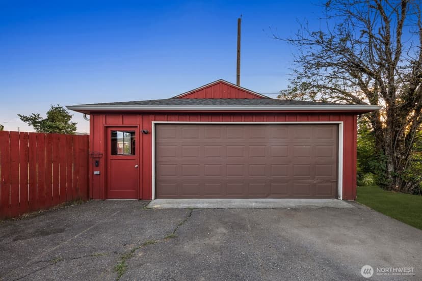 Property photo for 10702 Douglas Drive SW, Lakewood photo 24