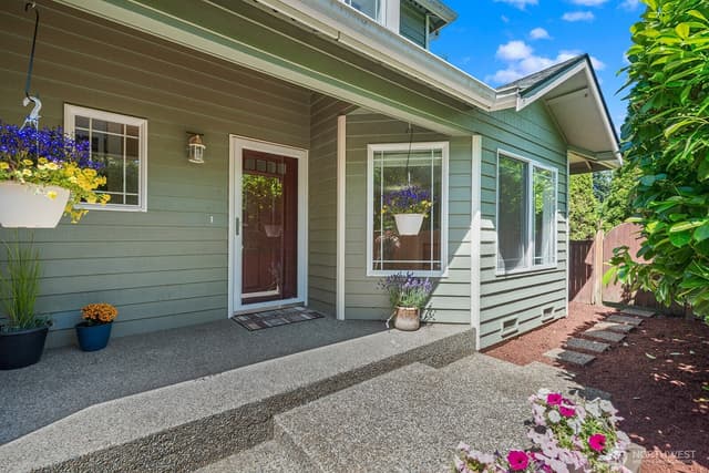 Property photo for 15732 Interlake Avenue N, Shoreline photo 3