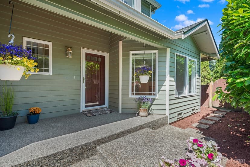 Property photo for 15732 Interlake Avenue N, Shoreline photo 3