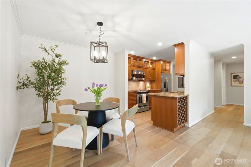 Property photo for 6333 Lake Washington Boulevard NE #304, Kirkland photo 6