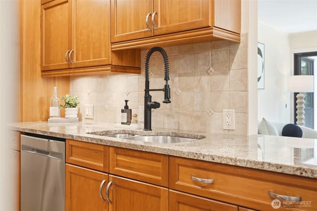 Property photo for 6333 Lake Washington Boulevard NE #304, Kirkland photo 4