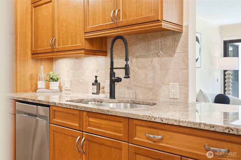 Property photo for 6333 Lake Washington Boulevard NE #304, Kirkland photo 4