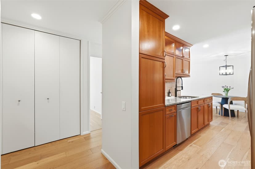 Property photo for 6333 Lake Washington Boulevard NE #304, Kirkland photo 14