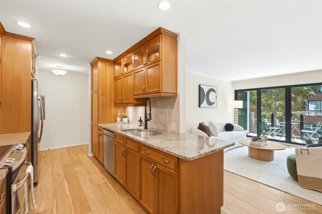 Property photo for 6333 Lake Washington Boulevard NE #304, Kirkland photo 3