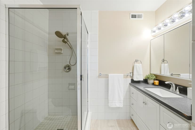 Property photo for 6333 Lake Washington Boulevard NE #304, Kirkland photo 21