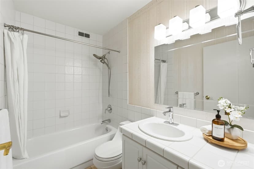 Property photo for 6333 Lake Washington Boulevard NE #304, Kirkland photo 17