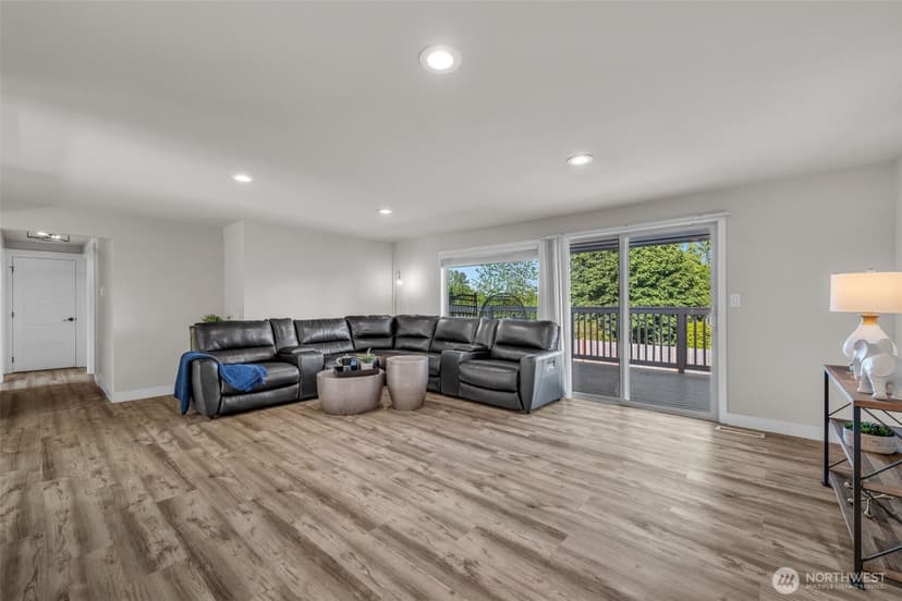 Property photo for 19156 66th Place NE, Kenmore photo 6