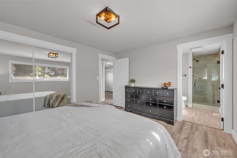 Property photo for 19156 66th Place NE, Kenmore photo 15