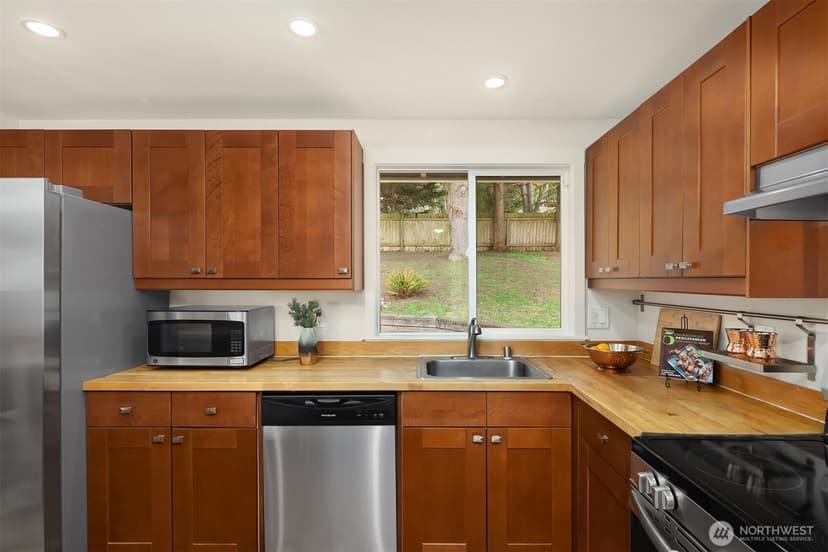 Property photo for 14011 98th Avenue NE, Kirkland photo 15