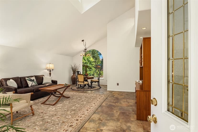 Property photo for 647 Edmonds Way, Edmonds photo 6