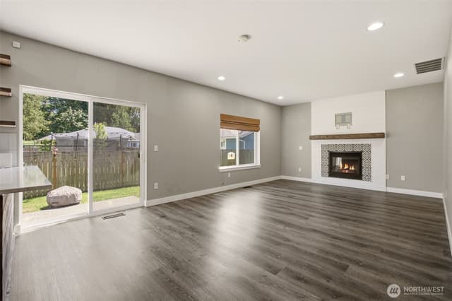 Property photo for 8517 36th Avenue NE, Marysville photo 2