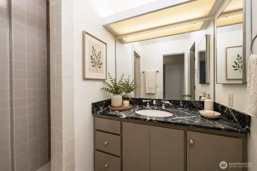 Property photo for 1017 Minor Avenue #1401, Seattle photo 9
