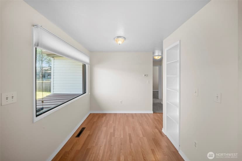 Property photo for 15205 Grant Avenue SW, Lakewood photo 11