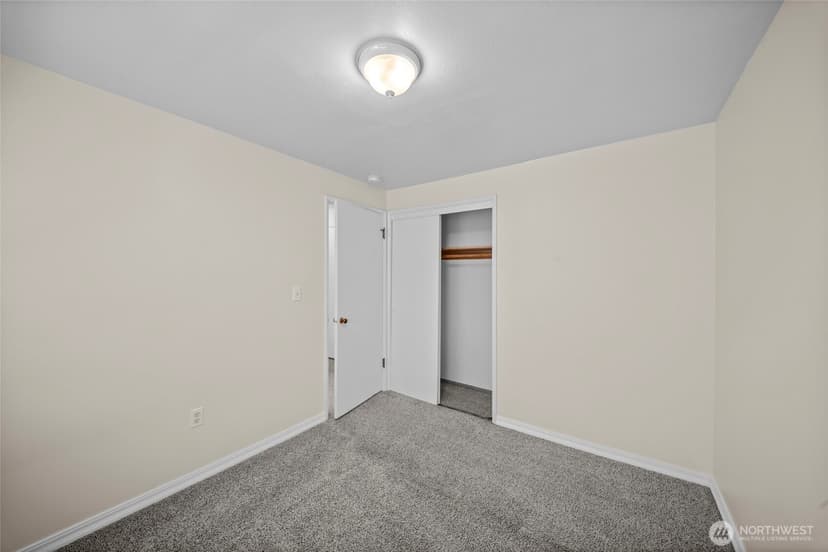 Property photo for 15205 Grant Avenue SW, Lakewood photo 18